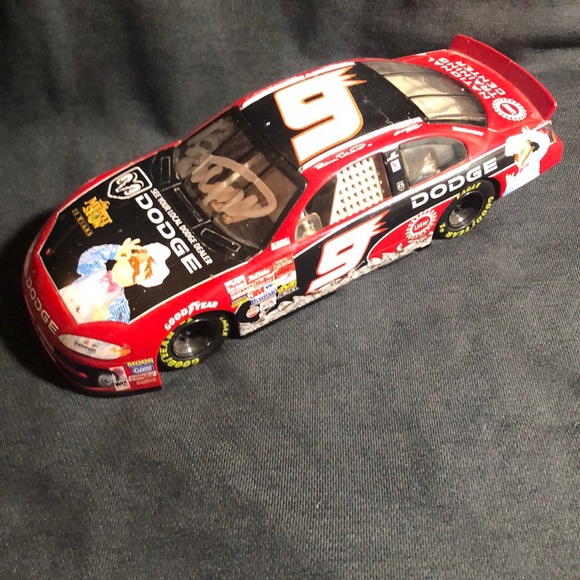 NASCAR Bill Elliott The Muppet 9 car autographed - Picture 1 of 7